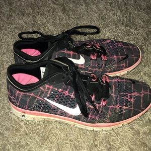 Lightly Worn Nike Tennis Shoes